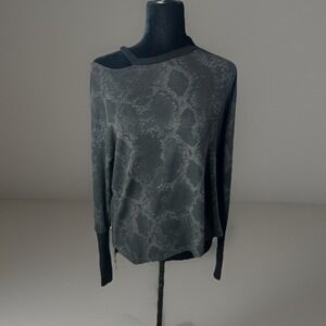 red haute top Snake‎ Pattern Cold Shoulder Small Thumb Holes